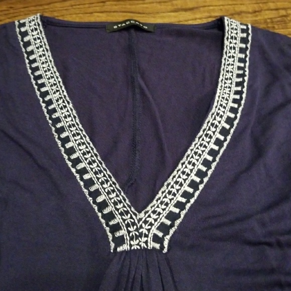 3/$25☆☆☆ Loose fit T with embroidered detail-M - Picture 2 of 4
